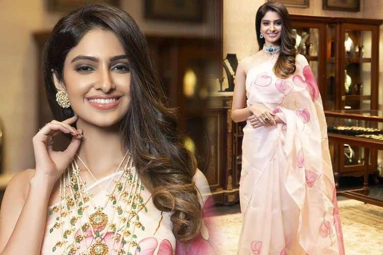 Manasa Varanasi Representing India