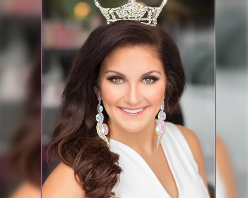 Allison Tietjen gives a heartwarming speech about her inspiring journey at Kearney Rotary Club!