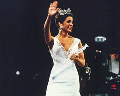 Heather Whitestone – The first ever deaf person to be crowned Miss America 1995