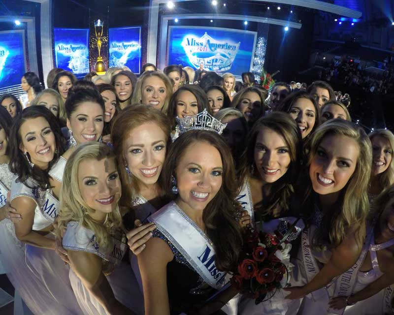 Cara Mund crowned Miss America 2018
