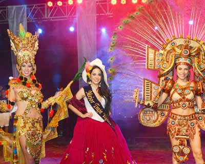 Maria Elisa Padilla Cardoso wins Best National Costume in Miss Ecuador 2015