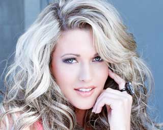 Miss Grand Canada 2014 is Kathryn Kohut