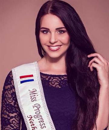 Kelly Van Den Dungen