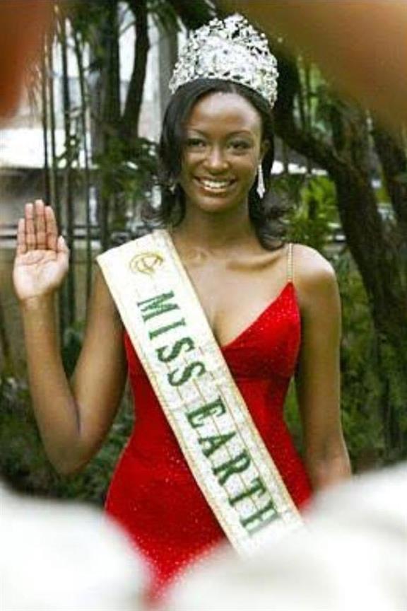 Winfred Adah Omwakwe Miss Earth 2002