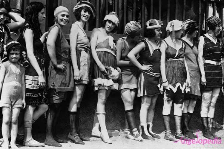 Vintage beauties in Swimwear