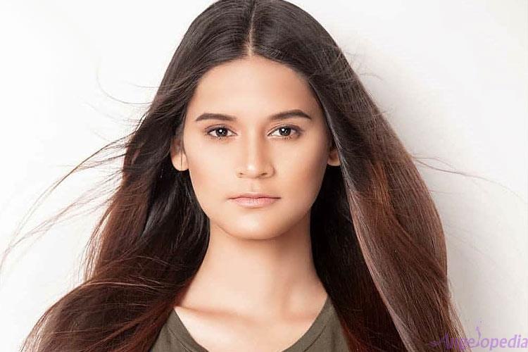 Aasma Qureshi from Mumbai